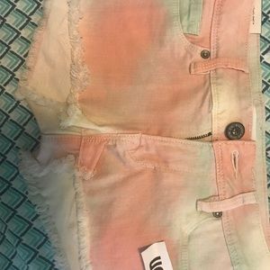 BULLHEAD FRAYED SHORT SHORT LOWRISE CLASSIC